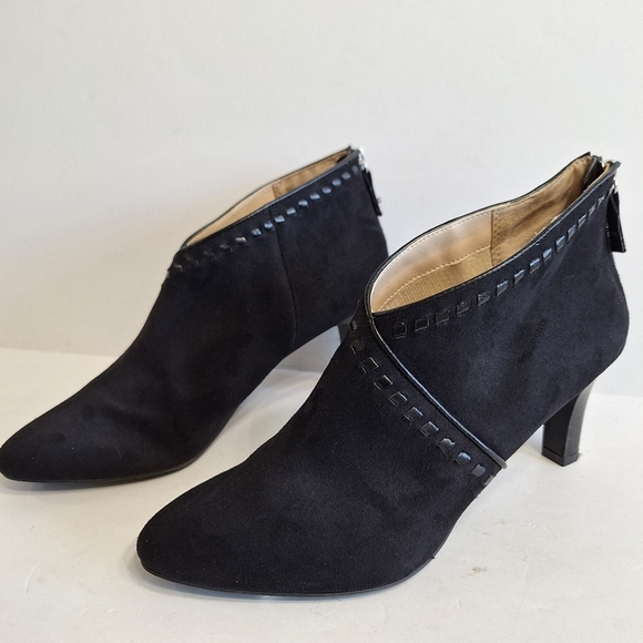 Life Stride Black Faux Suede Academia Preppy Heeled Comfort Ankle Boots Size 9.5 - Picture 4 of 14